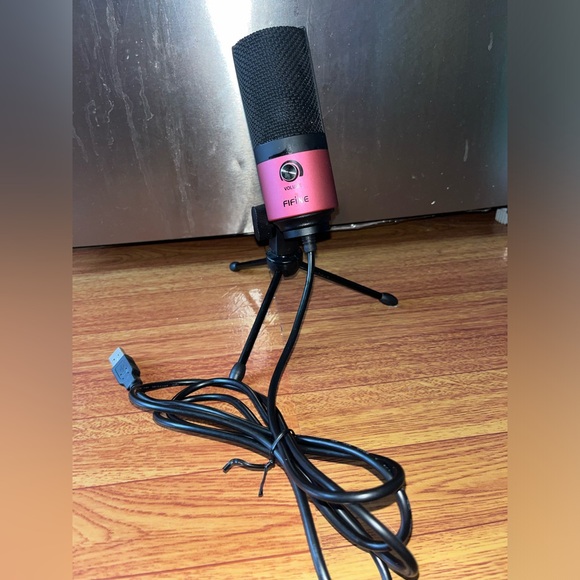 FIFINE USB Podcast Condenser
Microphone Recording On Laptop, No Need Sound Card - Picture 3 of 5